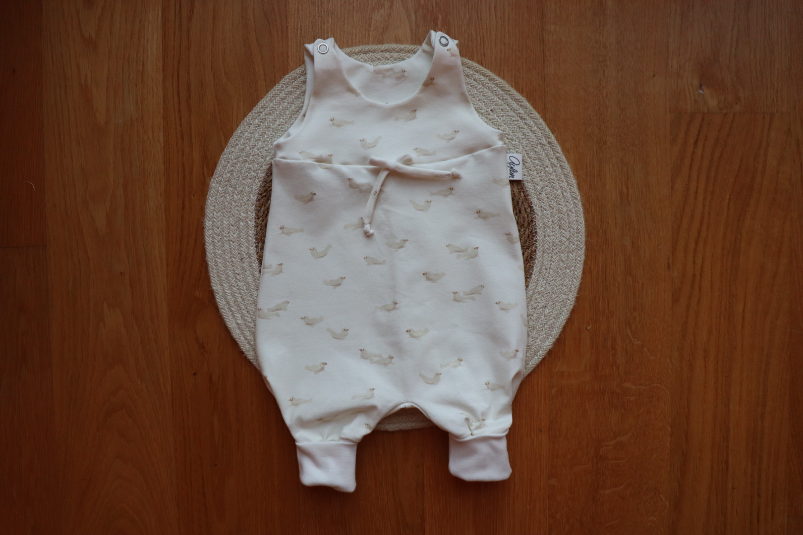 AYLUN Baby Strampler | Seehund-Ecru
