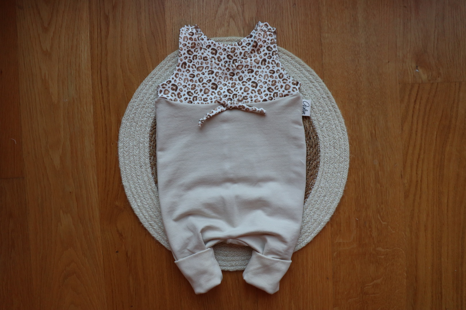 AYLUN Baby Strampler | LEO-hellbeige