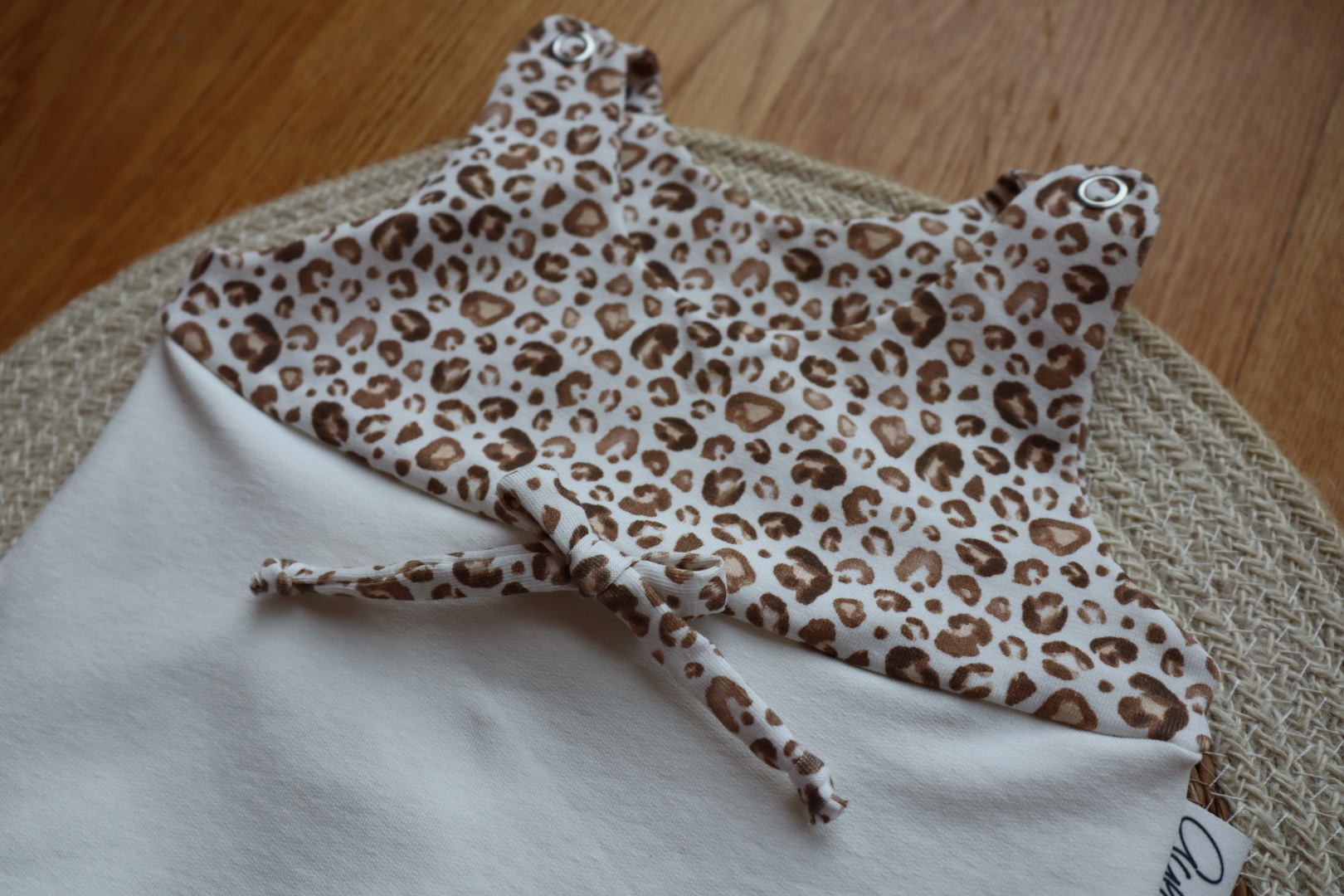 AYLUN Baby Strampler | LEO-hellbeige – Bild 2