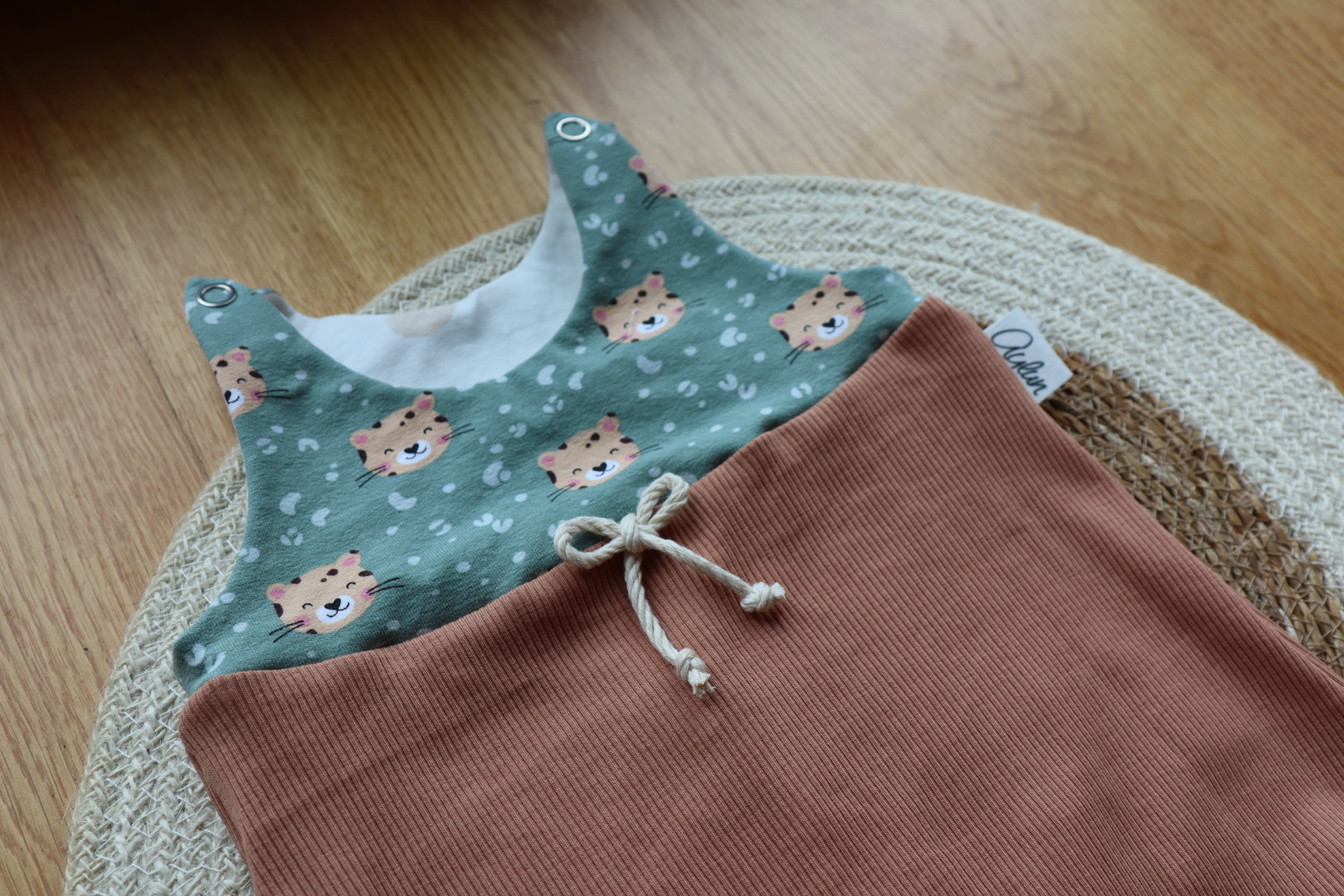 AYLUN Baby Strampler | Leo-peach