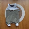 AYLUN Baby Strampler | Dino-Olive