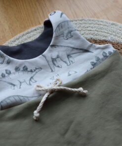 AYLUN Baby Strampler | Dino-Olive