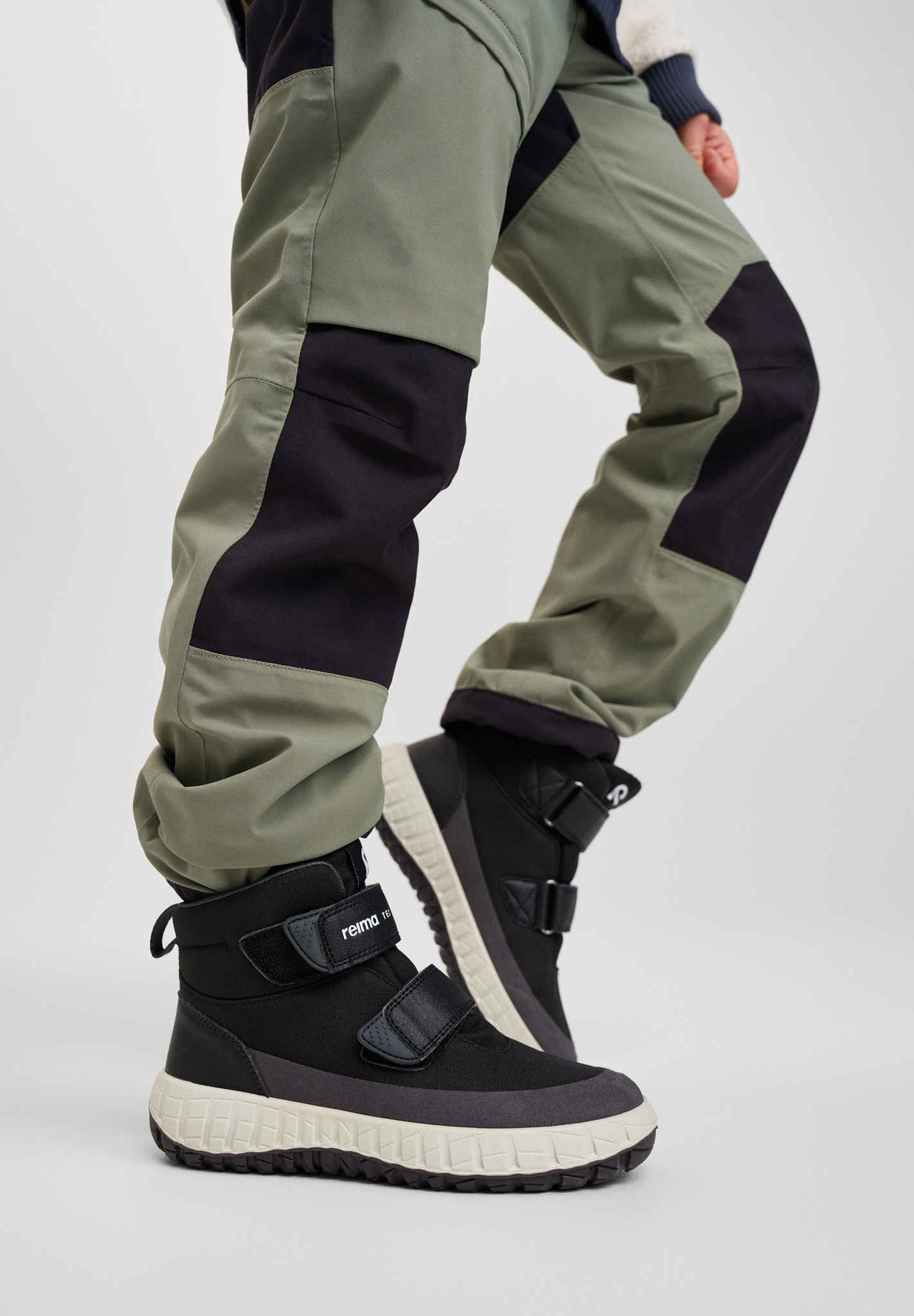 REIMA Wasserdichte Kinder Outdoorhose Sampu | Greyish green – Bild 10