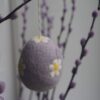 Gamcha Deko Aufhänger aus Filz | Osterei mit Blumen lila