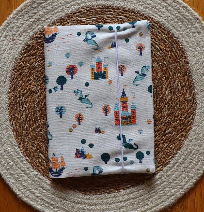 Hülle Gesundheitsheft | Drachenlandschaft