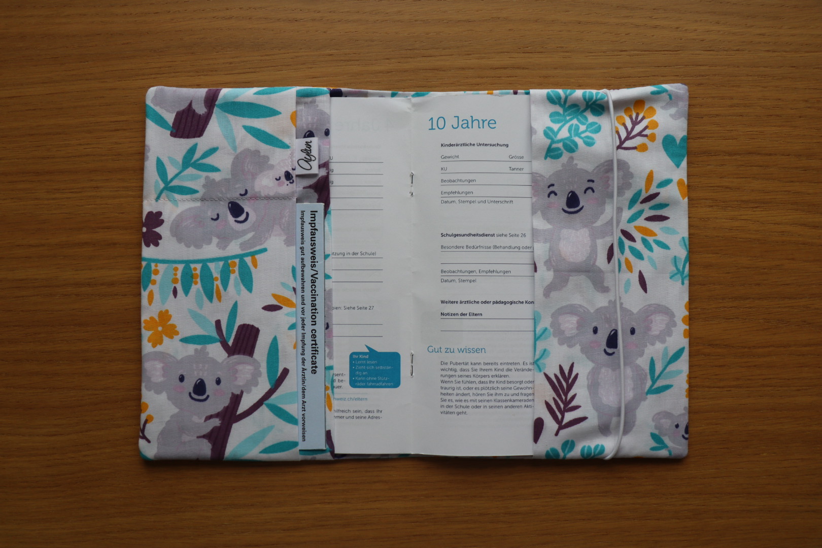 AYLUN Hülle Gesundheitsheft | Koala hellblau – Bild 3