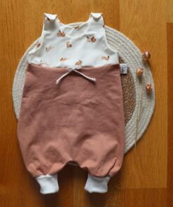 handmade Baby Strampler von Aylun Camel-Häsli