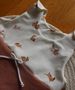 handmade Baby Strampler von Aylun Camel-Häsli