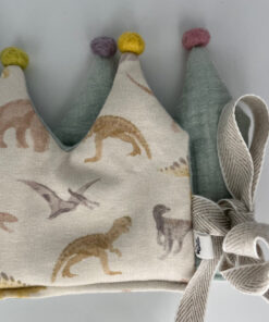 Stoffkrone | Geburtstagskrone Dino Musselin mit Pompons