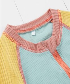 Badeshirt langam pistachio aus recycelten Pet Flaschen von Grass & Air