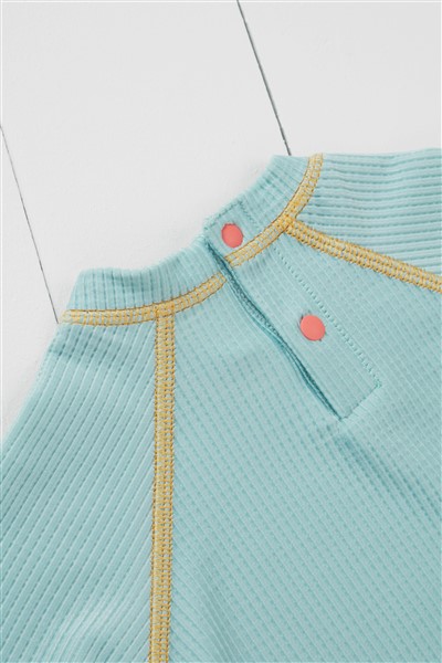 Badeshirt pistachio aus recycelten PFlaschen von Grass & Air