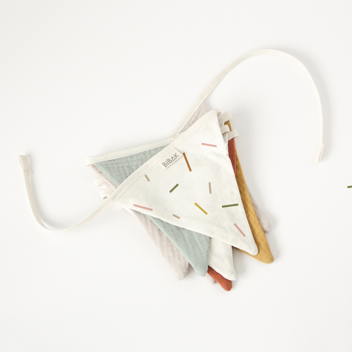 BIBAK Wimpelkette aus Stoff (Restenverwertung) | Sticks ELEMENTS