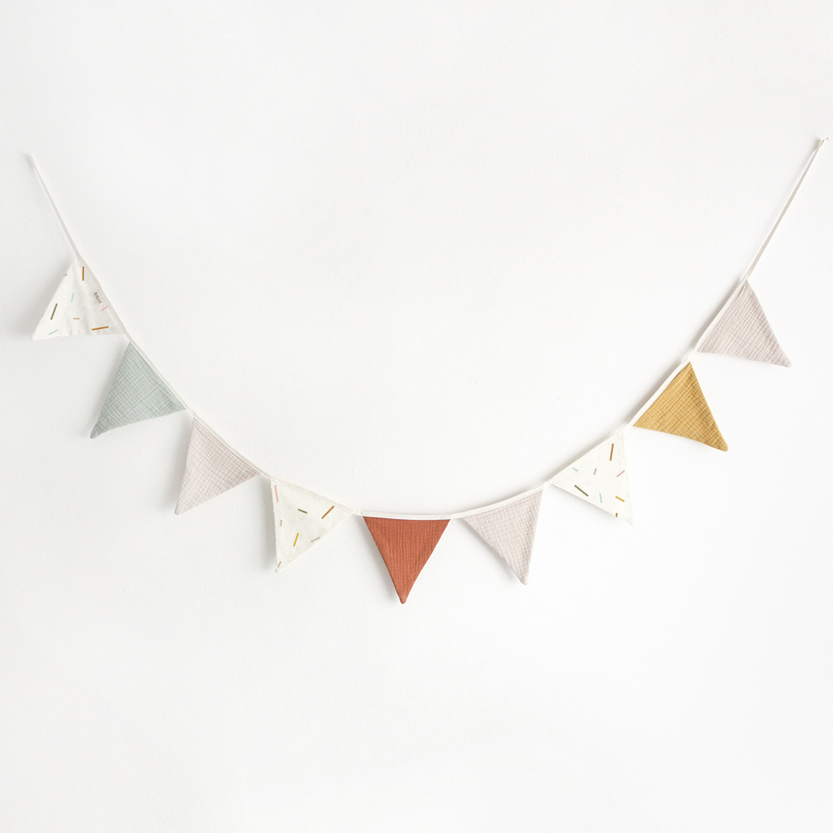 BIBAK Wimpelkette aus Stoff (Restenverwertung) | Sticks ELEMENTS