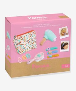 enthält alles, was Du benötigst, um Deine Puppen mit stilvollen Frisuren zu verwöhnen