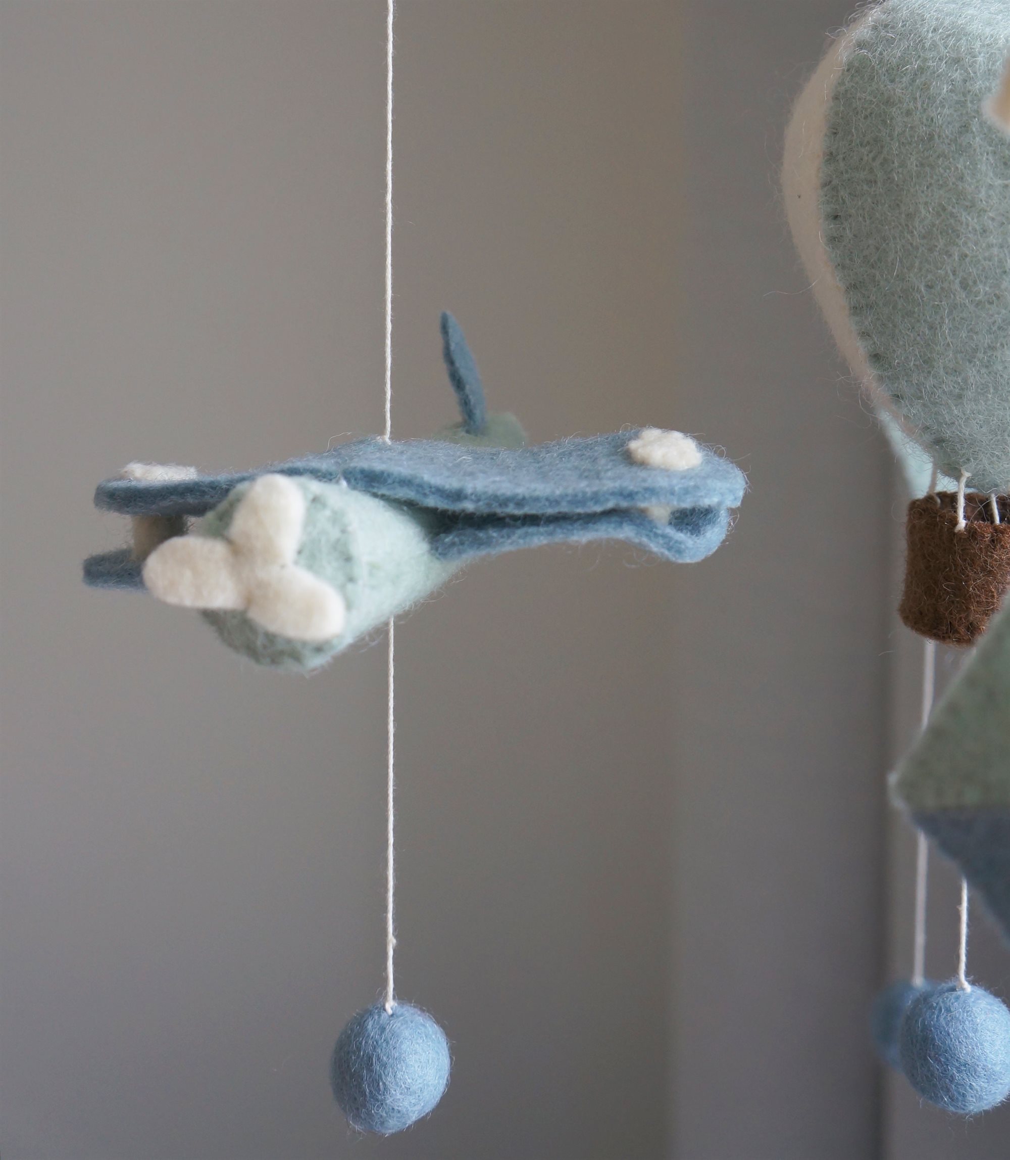 Gamcha Baby Mobile aus Filz | Himmelflug blau