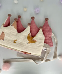 Stoffkrone | Geburtstagskrone Musselin Vögel/rosa mit Pompons